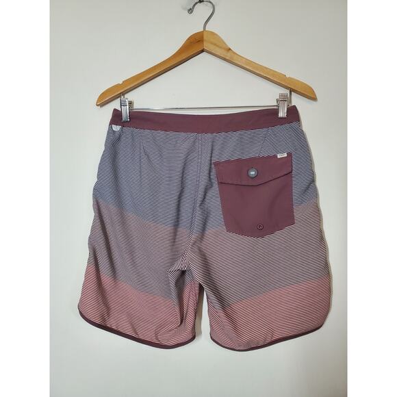 VUORI Mens Cruise Board Shorts 28 Striped Unlined Stretch Beach HYBRID - Picture 9 of 9